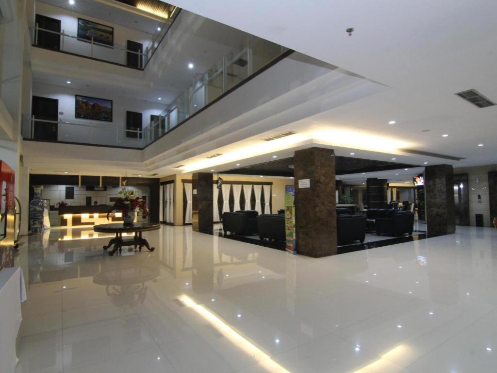 Megaland Hotel Solo Екстер'єр фото