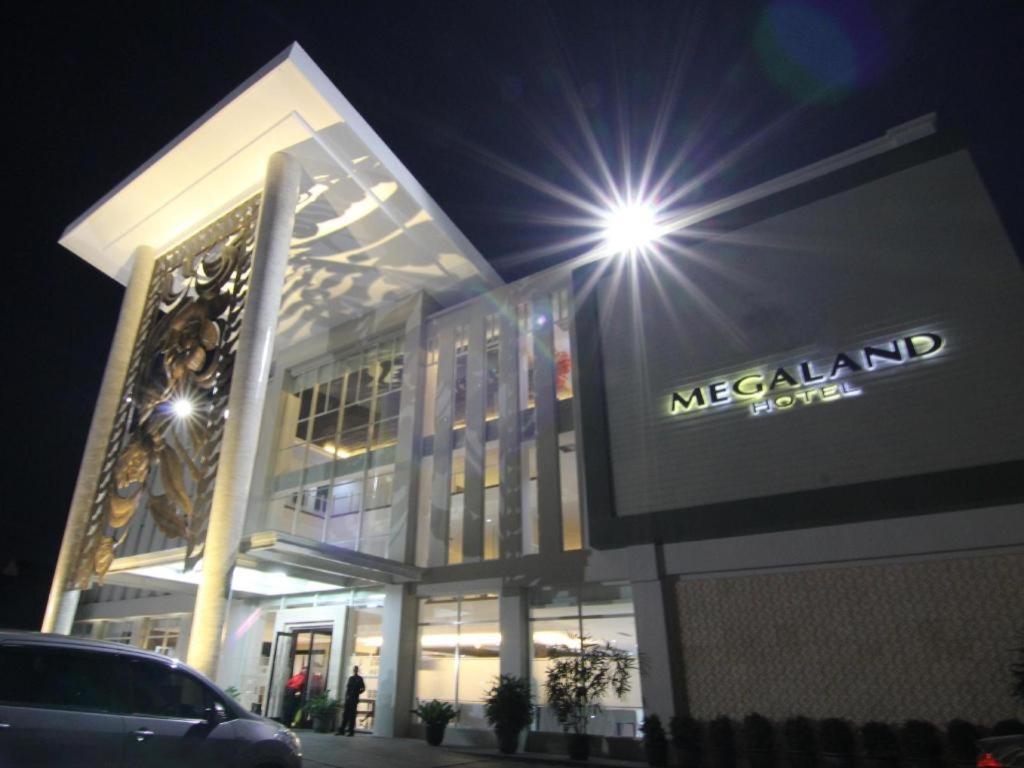 Megaland Hotel Solo Екстер'єр фото