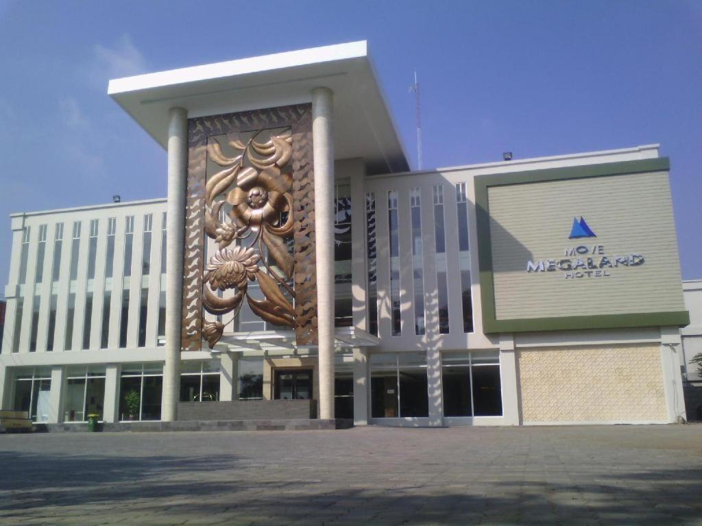 Megaland Hotel Solo Екстер'єр фото