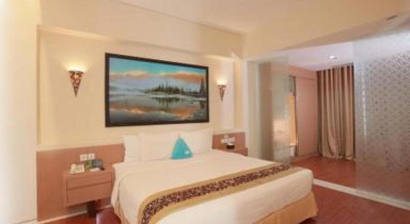 Megaland Hotel Solo Екстер'єр фото