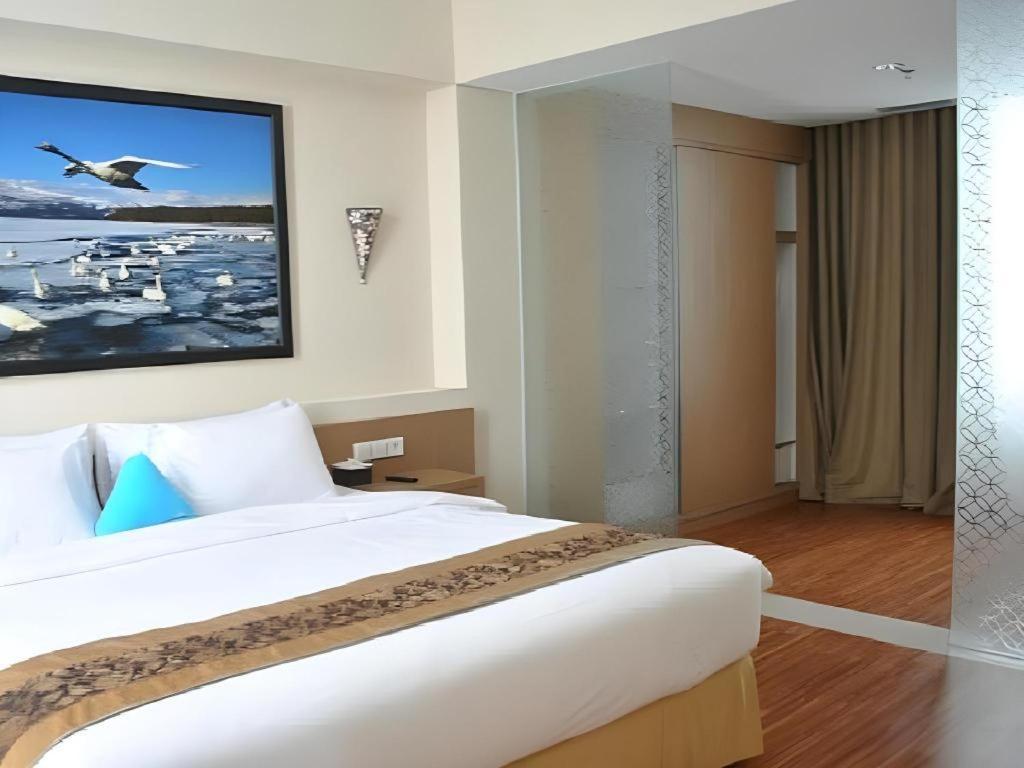 Megaland Hotel Solo Екстер'єр фото