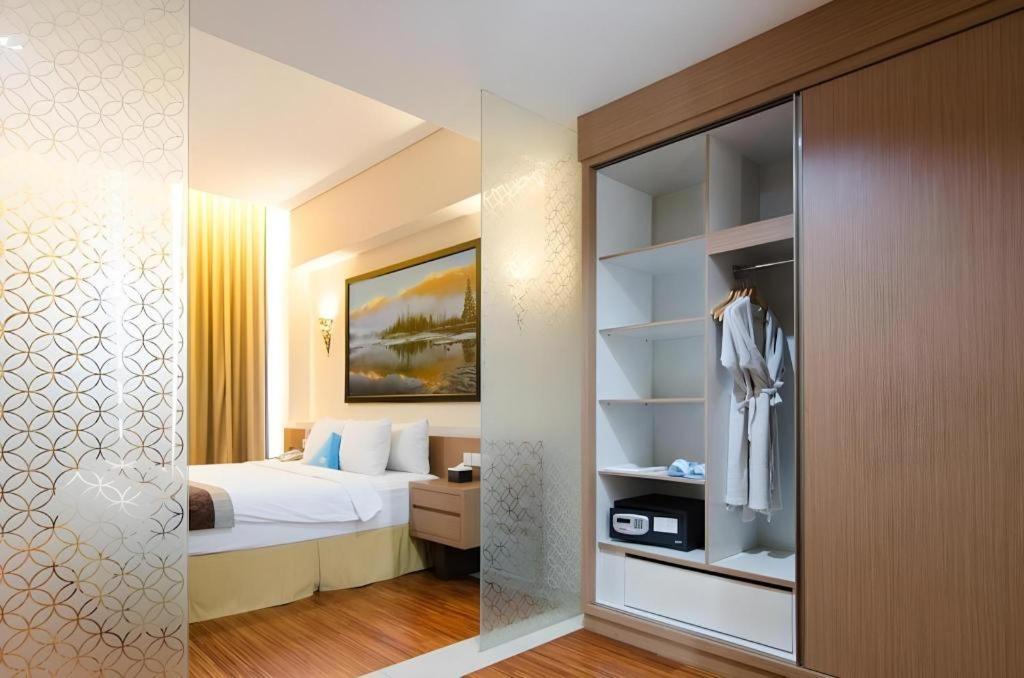Megaland Hotel Solo Екстер'єр фото