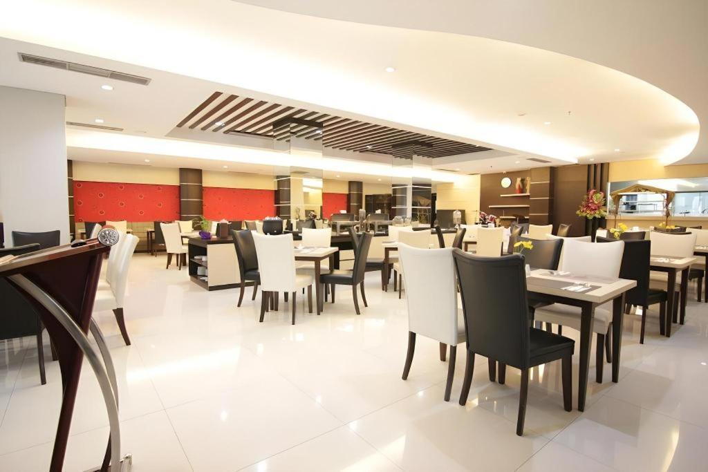 Megaland Hotel Solo Екстер'єр фото
